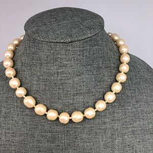 Lovely Classic look Vintage Baroque Pearl Necklace